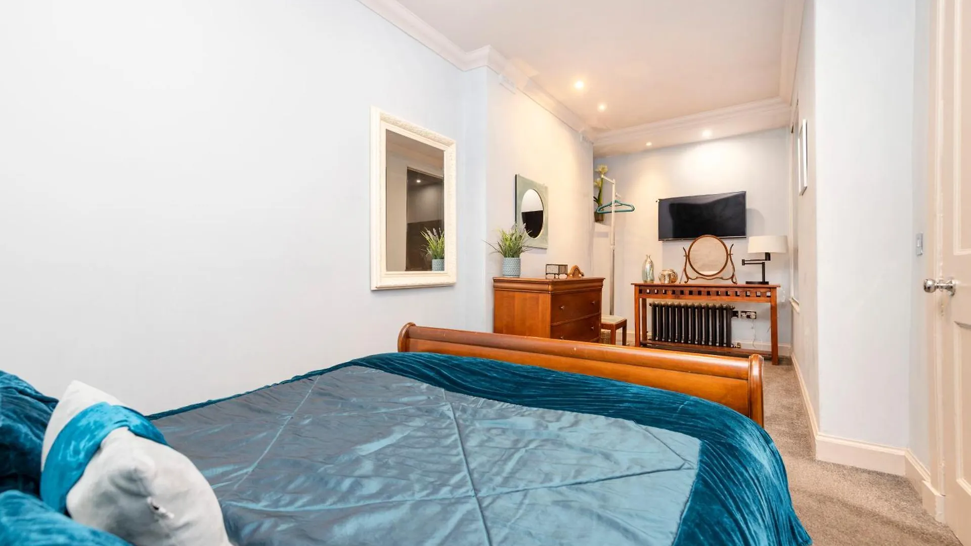 Joivy Ultra Luxe Home Near Princes Street Edinburgh